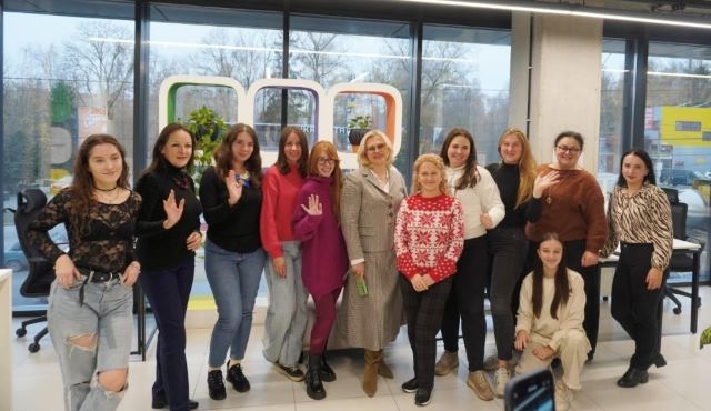 Дві групи учасниць по 30 осіб в кожній опановували основи психології в бізнесі.